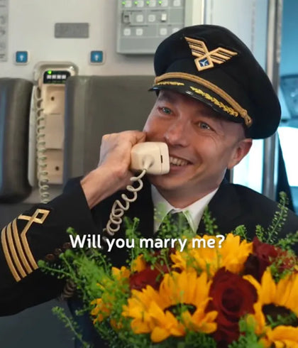 LOVE IN THE AIR: PILOT PROPOSES TO FLIGHT ATTENDANT EN ROUTE TO KRAKOW